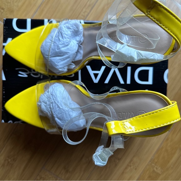 NO NAME yellow graphic heels